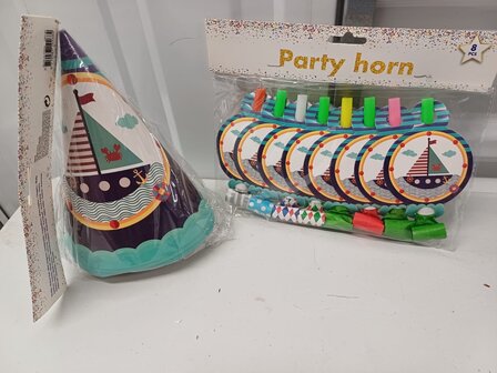 Partyhorn en bekers - boot